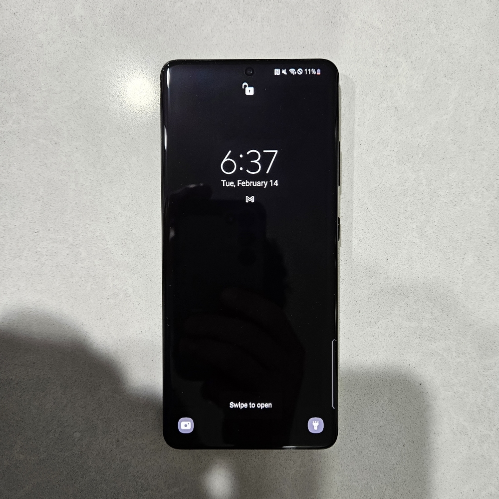 AT&T S21 Ultra 128GB with cases